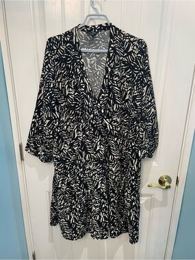 Tahari Black & Cream Abstract Print Wrap Dress